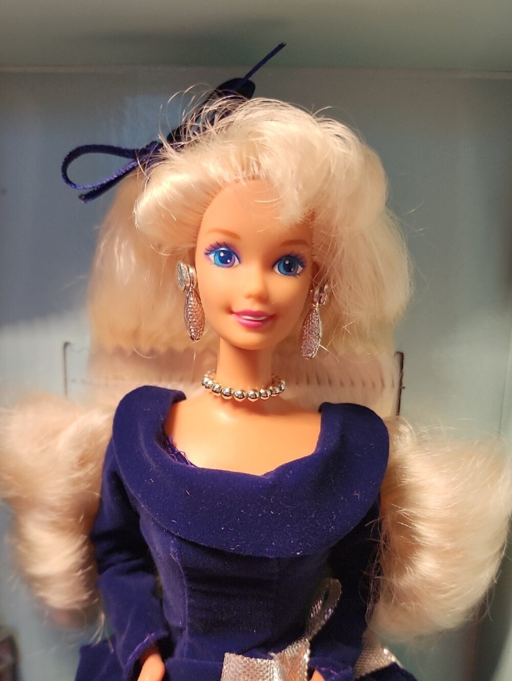 Avon Exclusive Winter Velvet Barbie Doll - Picture 7 of 8